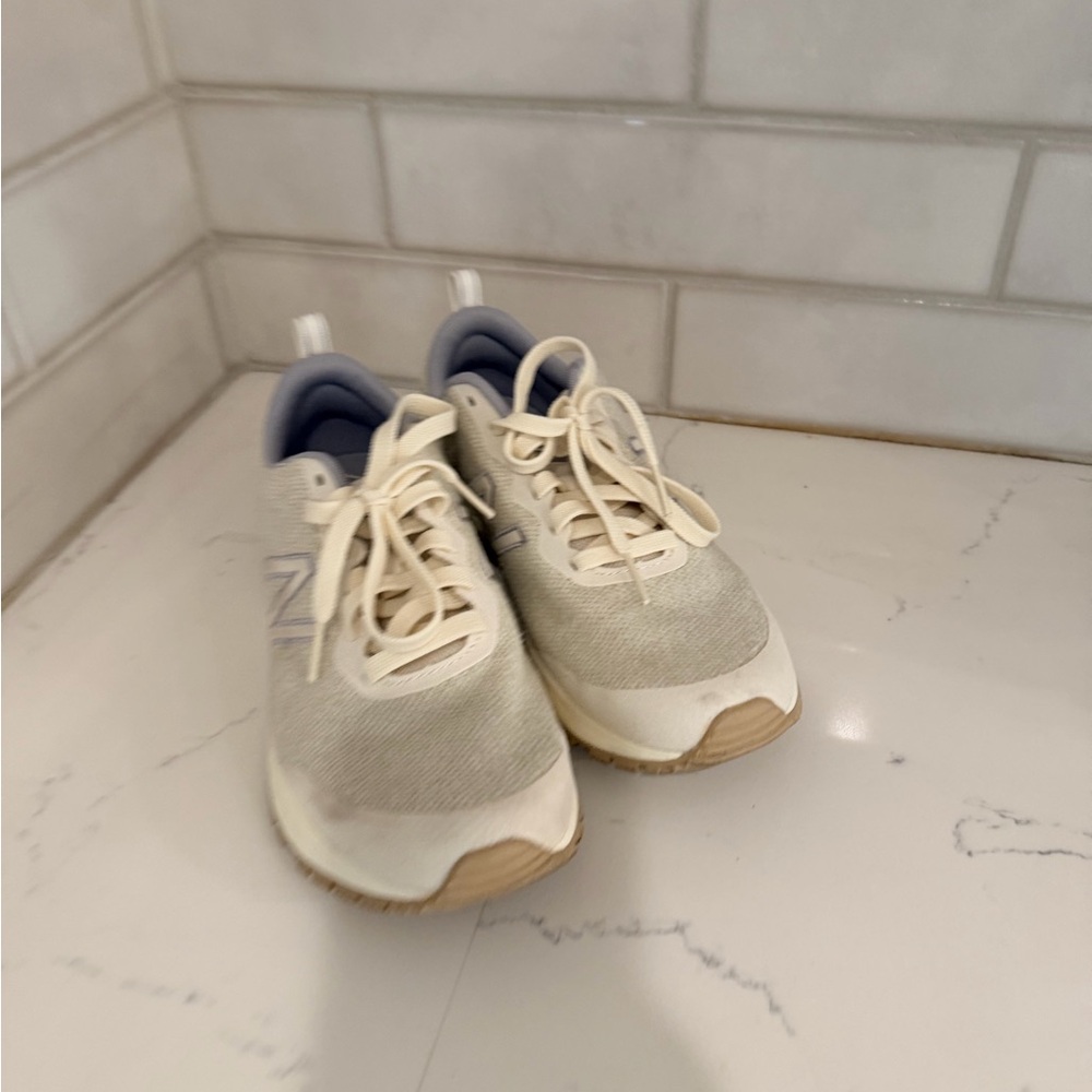 New Balance Arishi V3 Women’s Off White sneakers - Picture 2 of 3